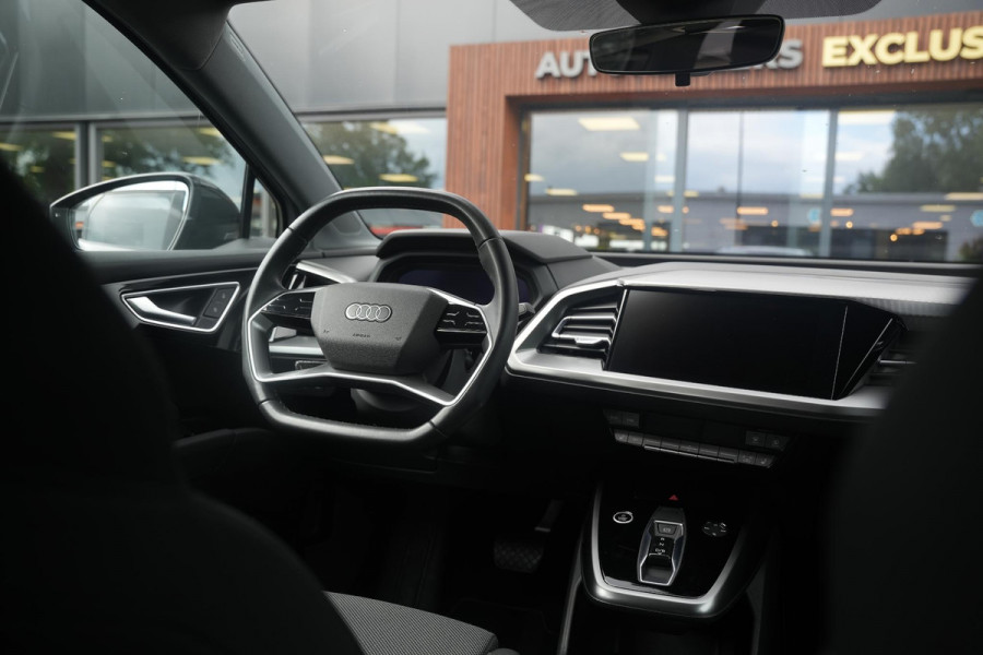 Audi Q4 e-tron 35 Launch edition Advanced 55 kWh Verkeersbord detectie Koplampreiniging Trekhaak uitklapbaar DAB Parkeersensoren voor en achter 20"L.M.