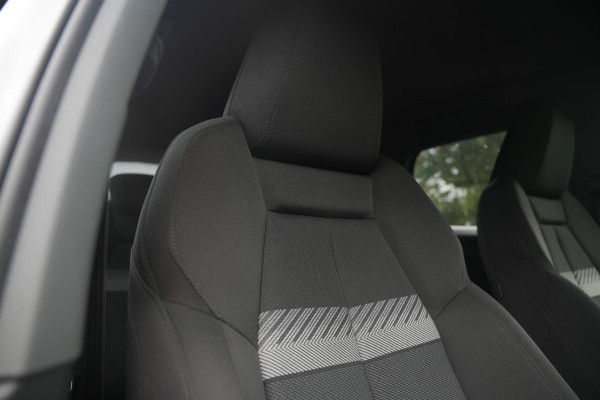 Audi Q4 e-tron 35 Launch edition Advanced 55 kWh Verkeersbord detectie Koplampreiniging Trekhaak uitklapbaar DAB Parkeersensoren voor en achter 20"L.M.