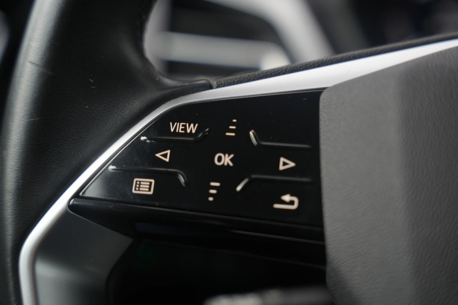 Audi Q4 e-tron 35 Launch edition Advanced 55 kWh Verkeersbord detectie Koplampreiniging Trekhaak uitklapbaar DAB Parkeersensoren voor en achter 20"L.M.