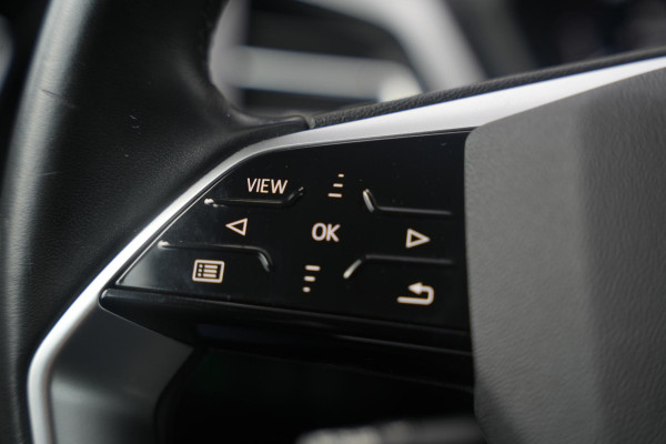Audi Q4 e-tron 35 Launch edition Advanced 55 kWh Verkeersbord detectie Koplampreiniging Trekhaak uitklapbaar DAB Parkeersensoren voor en achter 20"L.M.