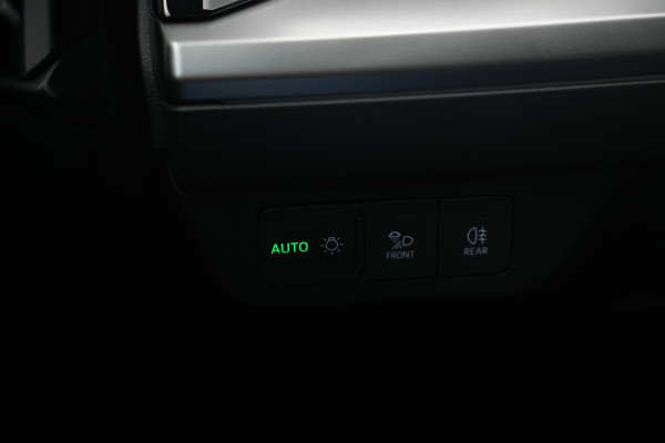 Audi Q4 e-tron 35 Launch edition Advanced 55 kWh Verkeersbord detectie Koplampreiniging Trekhaak uitklapbaar DAB Parkeersensoren voor en achter 20"L.M.