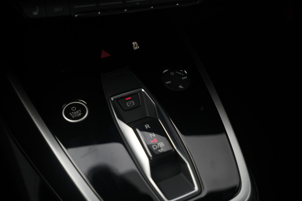 Audi Q4 e-tron 35 Launch edition Advanced 55 kWh Verkeersbord detectie Koplampreiniging Trekhaak uitklapbaar DAB Parkeersensoren voor en achter 20"L.M.