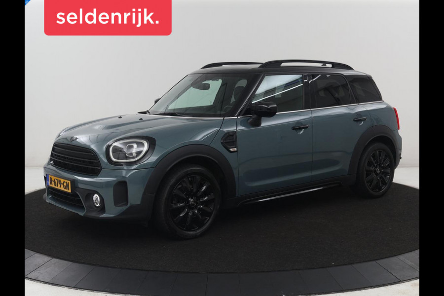 MINI Countryman 1.5 Cooper Classic | Leder | Cruise control | Stoelverwarming | Camera | Park assist | Navigatie | Carplay | Sfeerverlichting | Climate control | Trekhaak | 18" velgen
