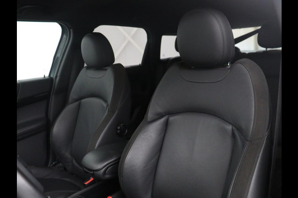 MINI Countryman 1.5 Cooper Classic | Leder | Cruise control | Stoelverwarming | Camera | Park assist | Navigatie | Carplay | Sfeerverlichting | Climate control | Trekhaak | 18" velgen