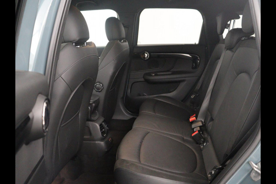 MINI Countryman 1.5 Cooper Classic | Leder | Cruise control | Stoelverwarming | Camera | Park assist | Navigatie | Carplay | Sfeerverlichting | Climate control | Trekhaak | 18" velgen