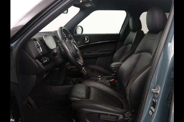 MINI Countryman 1.5 Cooper Classic | Leder | Cruise control | Stoelverwarming | Camera | Park assist | Navigatie | Carplay | Sfeerverlichting | Climate control | Trekhaak | 18" velgen