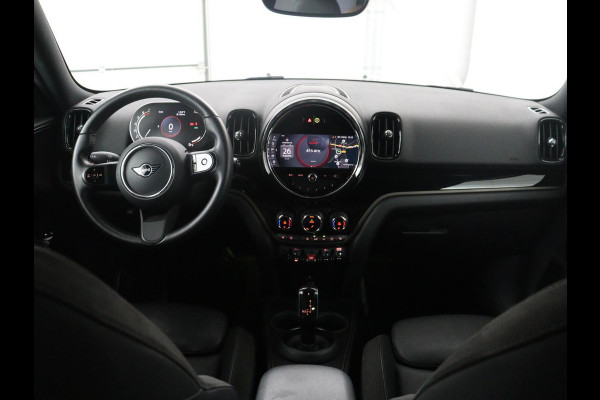 MINI Countryman 1.5 Cooper Classic | Leder | Cruise control | Stoelverwarming | Camera | Park assist | Navigatie | Carplay | Sfeerverlichting | Climate control | Trekhaak | 18" velgen