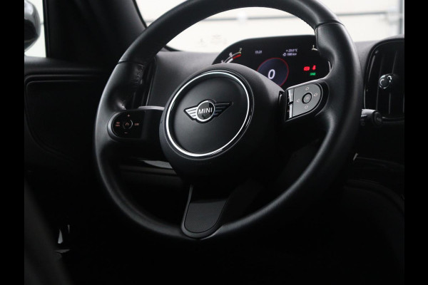 MINI Countryman 1.5 Cooper Classic | Leder | Cruise control | Stoelverwarming | Camera | Park assist | Navigatie | Carplay | Sfeerverlichting | Climate control | Trekhaak | 18" velgen