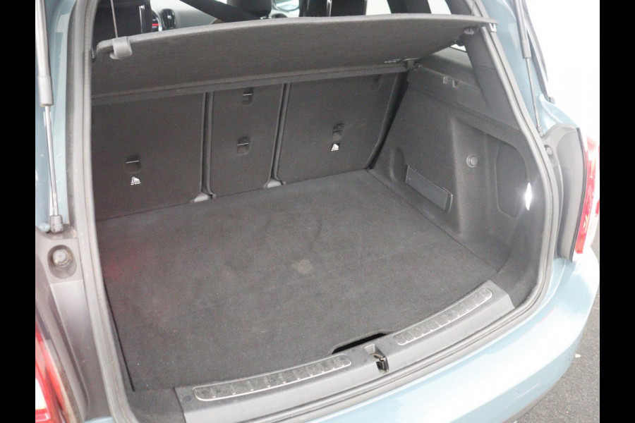 MINI Countryman 1.5 Cooper Classic | Leder | Cruise control | Stoelverwarming | Camera | Park assist | Navigatie | Carplay | Sfeerverlichting | Climate control | Trekhaak | 18" velgen