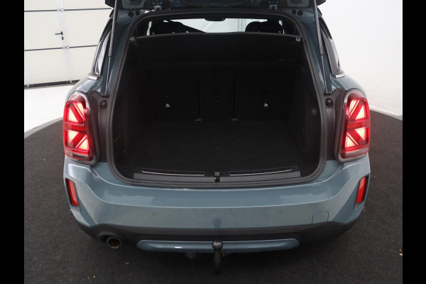 MINI Countryman 1.5 Cooper Classic | Leder | Cruise control | Stoelverwarming | Camera | Park assist | Navigatie | Carplay | Sfeerverlichting | Climate control | Trekhaak | 18" velgen
