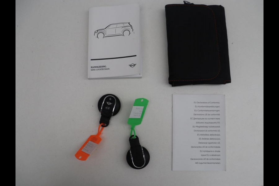 MINI Countryman 1.5 Cooper Classic | Leder | Cruise control | Stoelverwarming | Camera | Park assist | Navigatie | Carplay | Sfeerverlichting | Climate control | Trekhaak | 18" velgen