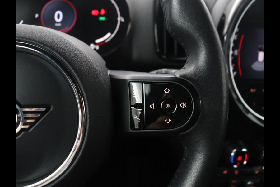 MINI Countryman 1.5 Cooper Classic | Leder | Cruise control | Stoelverwarming | Camera | Park assist | Navigatie | Carplay | Sfeerverlichting | Climate control | Trekhaak | 18" velgen