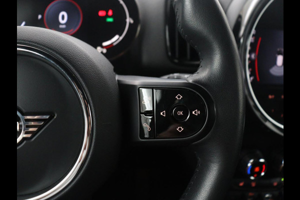 MINI Countryman 1.5 Cooper Classic | Leder | Cruise control | Stoelverwarming | Camera | Park assist | Navigatie | Carplay | Sfeerverlichting | Climate control | Trekhaak | 18" velgen