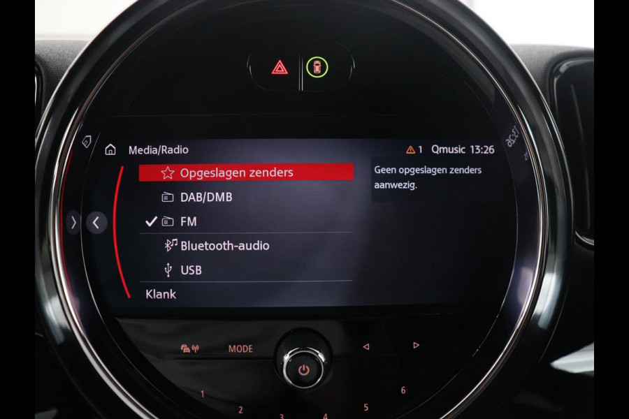 MINI Countryman 1.5 Cooper Classic | Leder | Cruise control | Stoelverwarming | Camera | Park assist | Navigatie | Carplay | Sfeerverlichting | Climate control | Trekhaak | 18" velgen