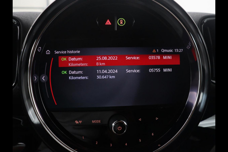 MINI Countryman 1.5 Cooper Classic | Leder | Cruise control | Stoelverwarming | Camera | Park assist | Navigatie | Carplay | Sfeerverlichting | Climate control | Trekhaak | 18" velgen