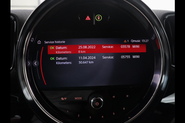MINI Countryman 1.5 Cooper Classic | Leder | Cruise control | Stoelverwarming | Camera | Park assist | Navigatie | Carplay | Sfeerverlichting | Climate control | Trekhaak | 18" velgen