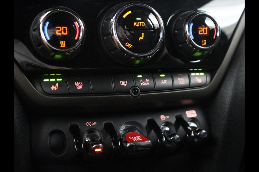 MINI Countryman 1.5 Cooper Classic | Leder | Cruise control | Stoelverwarming | Camera | Park assist | Navigatie | Carplay | Sfeerverlichting | Climate control | Trekhaak | 18" velgen