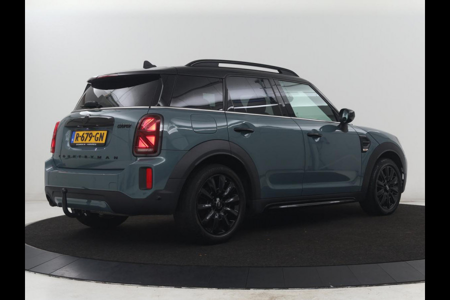 MINI Countryman 1.5 Cooper Classic | Leder | Cruise control | Stoelverwarming | Camera | Park assist | Navigatie | Carplay | Sfeerverlichting | Climate control | Trekhaak | 18" velgen
