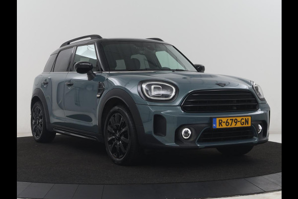 MINI Countryman 1.5 Cooper Classic | Leder | Cruise control | Stoelverwarming | Camera | Park assist | Navigatie | Carplay | Sfeerverlichting | Climate control | Trekhaak | 18" velgen