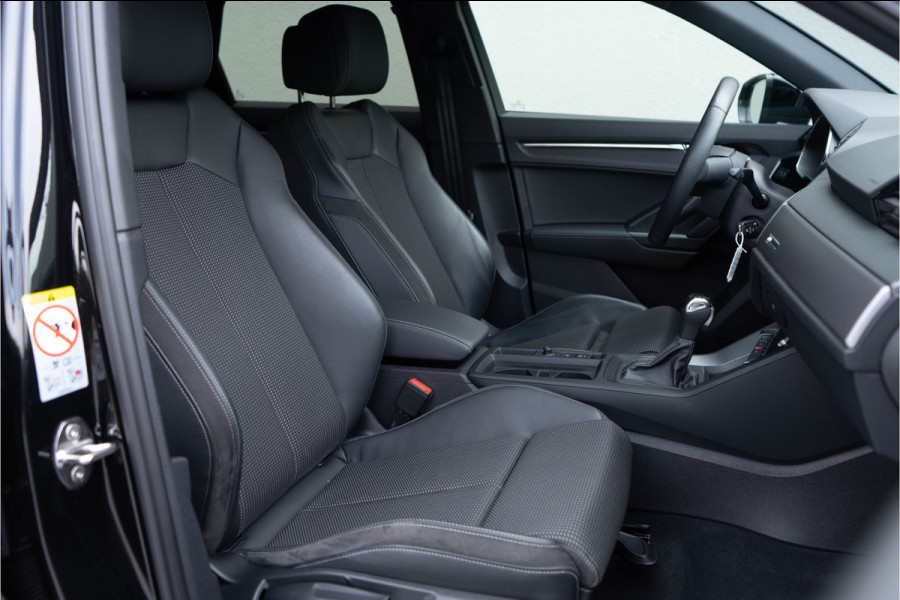 Audi Q3 45 TFSI e S-line/ 20 Inch/ Achter Camera/ s-line interieur/ 180kW