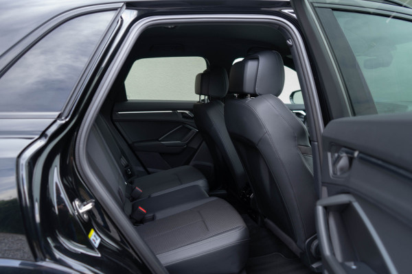 Audi Q3 45 TFSI e S-line/ 20 Inch/ Achter Camera/ s-line interieur/ 180kW