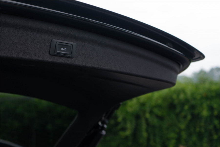 Audi Q3 45 TFSI e S-line/ 20 Inch/ Achter Camera/ s-line interieur/ 180kW