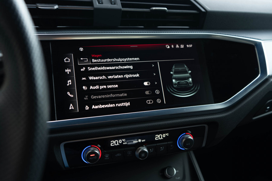 Audi Q3 45 TFSI e S-line/ 20 Inch/ Achter Camera/ s-line interieur/ 180kW