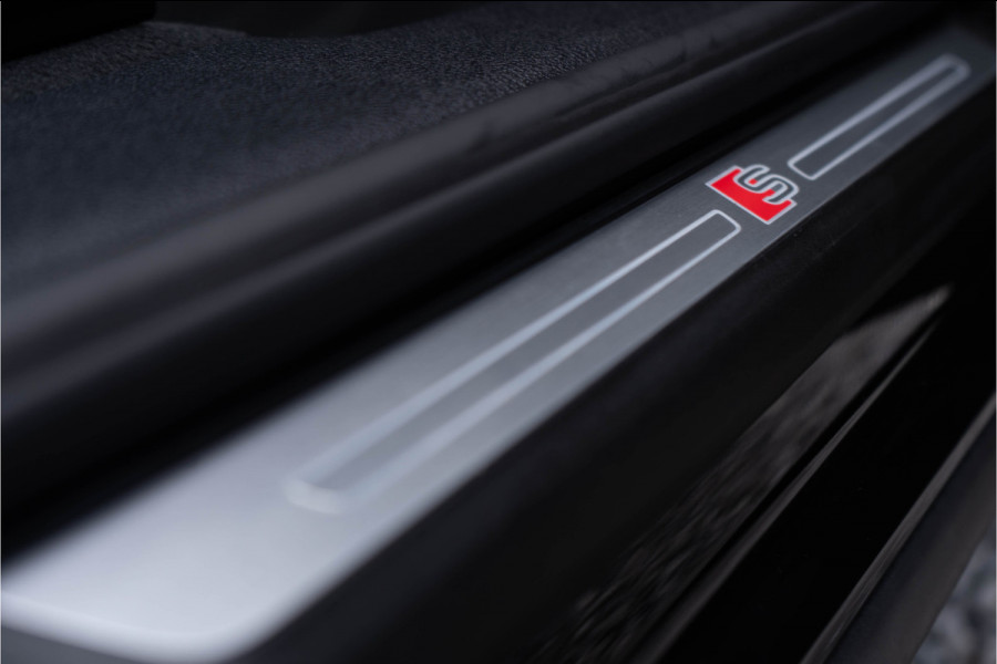 Audi Q3 45 TFSI e S-line/ 20 Inch/ Achter Camera/ s-line interieur/ 180kW