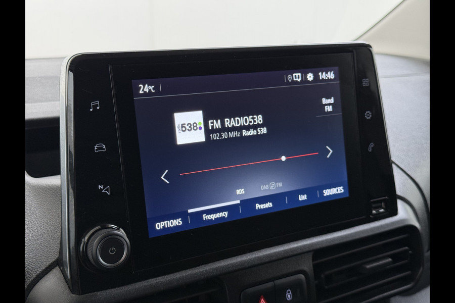 Opel Combo 1.5D 102PK Trekhaak Inbouwkast Navi Camera Apple Carplay Android Auto Airco Pdc Cruise Control DAB Bluetooth Betonplex Vloer Wandbetimmering 1.000KG Trekgewicht 1e Eigenaar Origineel Nederlandse Auto