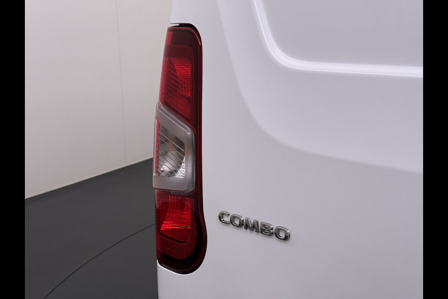 Opel Combo 1.5D 102PK Trekhaak Inbouwkast Navi Camera Apple Carplay Android Auto Airco Pdc Cruise Control DAB Bluetooth Betonplex Vloer Wandbetimmering 1.000KG Trekgewicht 1e Eigenaar Origineel Nederlandse Auto