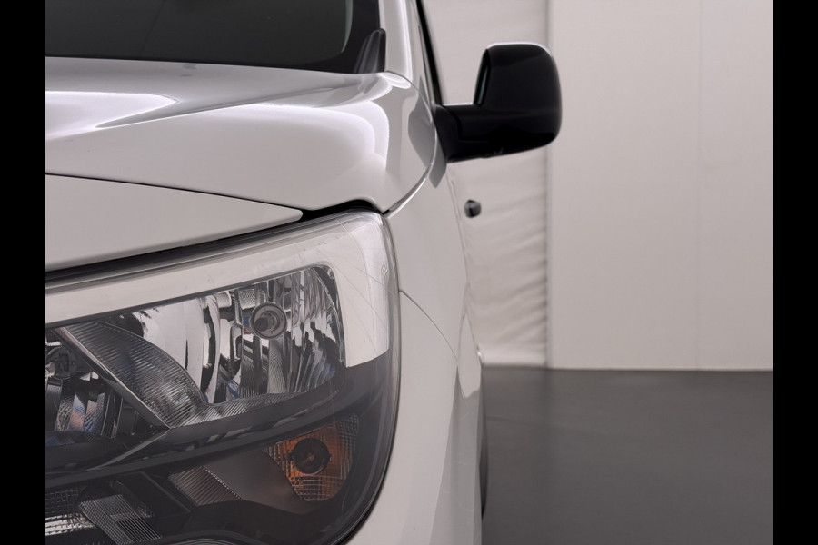 Opel Combo 1.5D 102PK Trekhaak Inbouwkast Navi Camera Apple Carplay Android Auto Airco Pdc Cruise Control DAB Bluetooth Betonplex Vloer Wandbetimmering 1.000KG Trekgewicht 1e Eigenaar Origineel Nederlandse Auto