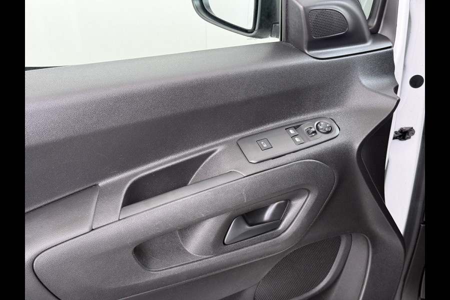 Opel Combo 1.5D 102PK Trekhaak Inbouwkast Navi Camera Apple Carplay Android Auto Airco Pdc Cruise Control DAB Bluetooth Betonplex Vloer Wandbetimmering 1.000KG Trekgewicht 1e Eigenaar Origineel Nederlandse Auto