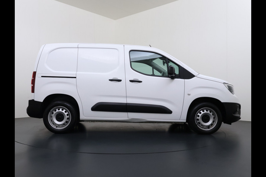 Opel Combo 1.5D 102PK Trekhaak Inbouwkast Navi Camera Apple Carplay Android Auto Airco Pdc Cruise Control DAB Bluetooth Betonplex Vloer Wandbetimmering 1.000KG Trekgewicht 1e Eigenaar Origineel Nederlandse Auto