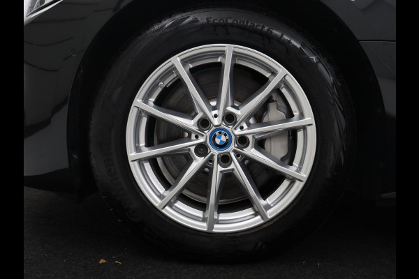 BMW i4 eDrive40 High Executive 84 kWh | SOH 98,7% | Leder | Adaptive cruise | Dodehoek detectie | Head-up | Stoelverwarming | Sfeerverlichting | Carplay | 3 zone klimaat | Camera | Park assist | Elektrische achterklep