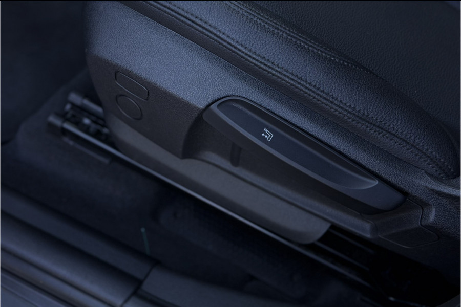 BMW X1 xDrive25e | Leder | Stoelverwarming | PDC V+A | LED | NAVI | 35X op voorraad