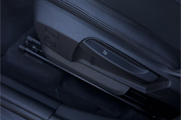 BMW X1 xDrive25e | Leder | Stoelverwarming | PDC V+A | LED | NAVI | 35X op voorraad
