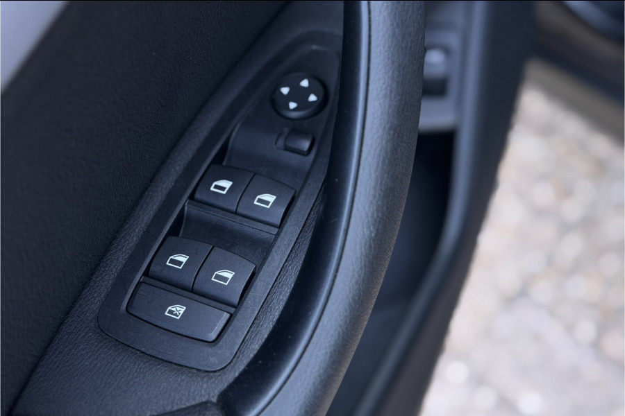 BMW X1 xDrive25e | Leder | Stoelverwarming | PDC V+A | LED | NAVI | 35X op voorraad