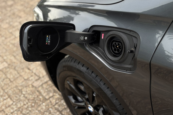 BMW X1 xDrive25e | Leder | Stoelverwarming | PDC V+A | LED | NAVI | 35X op voorraad