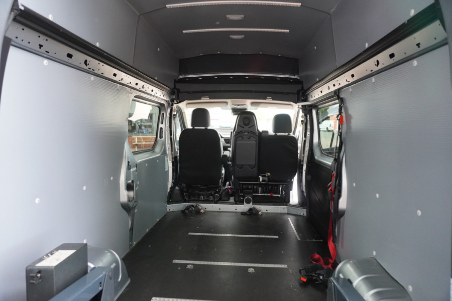 Renault Trafic 2.0 Blue dCi 170PK T30 L2H2 Invalide vervoer / ideaal voor camper nr. V186 | Airco | Cruise | Navi | trekhaak (marge auto INCL BPM)