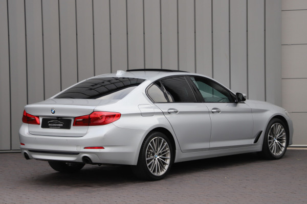 BMW 5 Serie 520i High Executive Aut8 | 184PK | Panoramadak | Sfeerverlichting | Comfortstoelen + Memory | Vol leder | Zonnenschermen | Camer