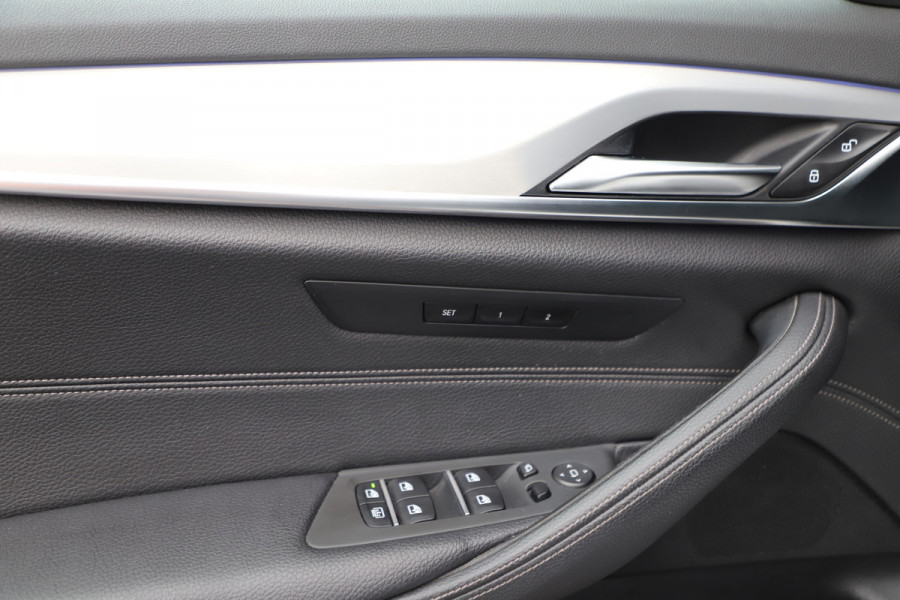 BMW 5 Serie 520i High Executive Aut8 | 184PK | Panoramadak | Sfeerverlichting | Comfortstoelen + Memory | Vol leder | Zonnenschermen | Camer