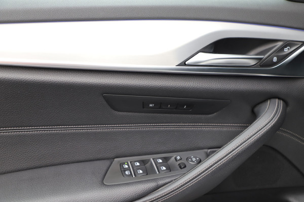 BMW 5 Serie 520i High Executive Aut8 | 184PK | Panoramadak | Sfeerverlichting | Comfortstoelen + Memory | Vol leder | Zonnenschermen | Camer