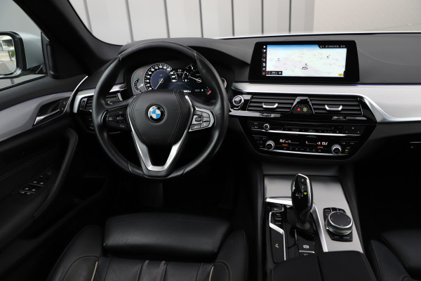 BMW 5 Serie 520i High Executive Aut8 | 184PK | Panoramadak | Sfeerverlichting | Comfortstoelen + Memory | Vol leder | Zonnenschermen | Camer