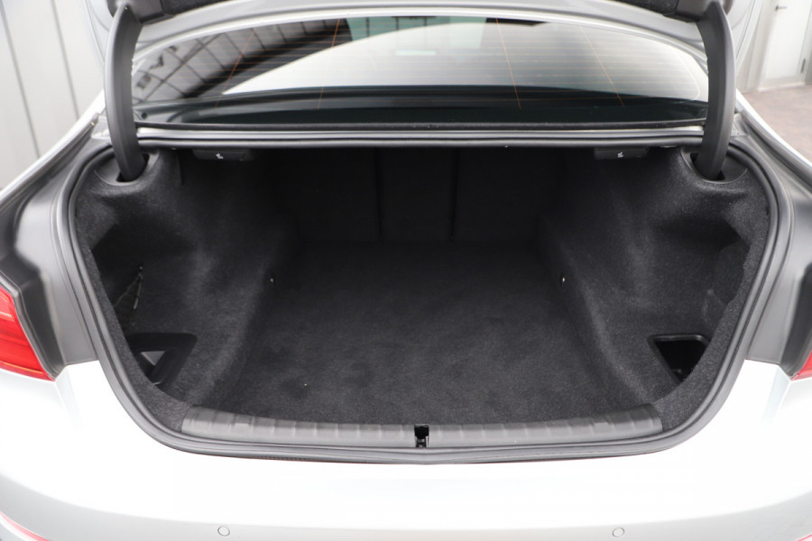BMW 5 Serie 520i High Executive Aut8 | 184PK | Panoramadak | Sfeerverlichting | Comfortstoelen + Memory | Vol leder | Zonnenschermen | Camer