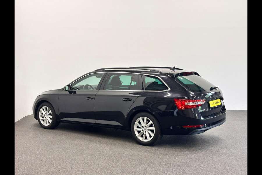 Škoda Superb Combi 1.4 TSI iV Business Edition PHEV Automaat Navigatie Stoelverwarming Voor en Achter Draadloze Telefoonlader Stuurverwarming Cruise Control Elektrisch Verstelbare Stoelen Apple CarPlay