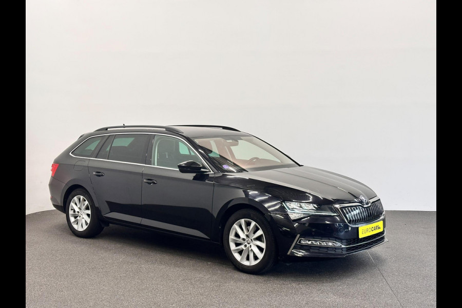 Škoda Superb Combi 1.4 TSI iV Business Edition PHEV Automaat Navigatie Stoelverwarming Voor en Achter Draadloze Telefoonlader Stuurverwarming Cruise Control Elektrisch Verstelbare Stoelen Apple CarPlay