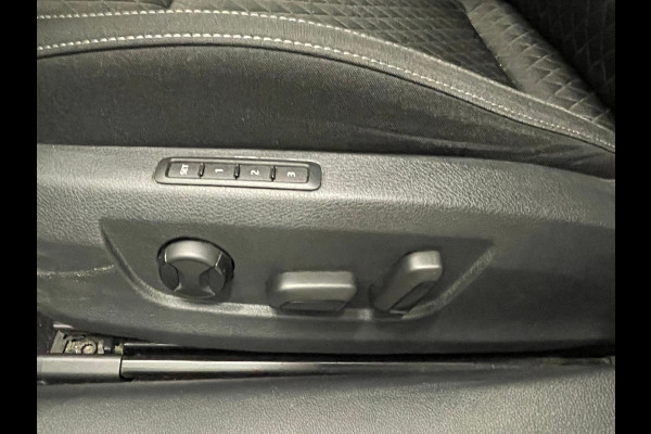Škoda Superb Combi 1.4 TSI iV Business Edition PHEV Automaat Navigatie Stoelverwarming Voor en Achter Draadloze Telefoonlader Stuurverwarming Cruise Control Elektrisch Verstelbare Stoelen Apple CarPlay