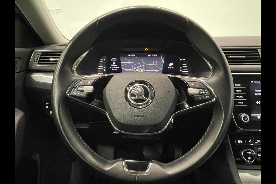 Škoda Superb Combi 1.4 TSI iV Business Edition PHEV Automaat Navigatie Stoelverwarming Voor en Achter Draadloze Telefoonlader Stuurverwarming Cruise Control Elektrisch Verstelbare Stoelen Apple CarPlay