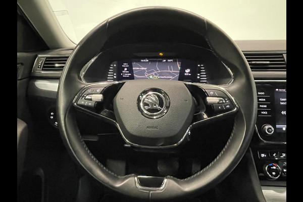 Škoda Superb Combi 1.4 TSI iV Business Edition PHEV Automaat Navigatie Stoelverwarming Voor en Achter Draadloze Telefoonlader Stuurverwarming Cruise Control Elektrisch Verstelbare Stoelen Apple CarPlay
