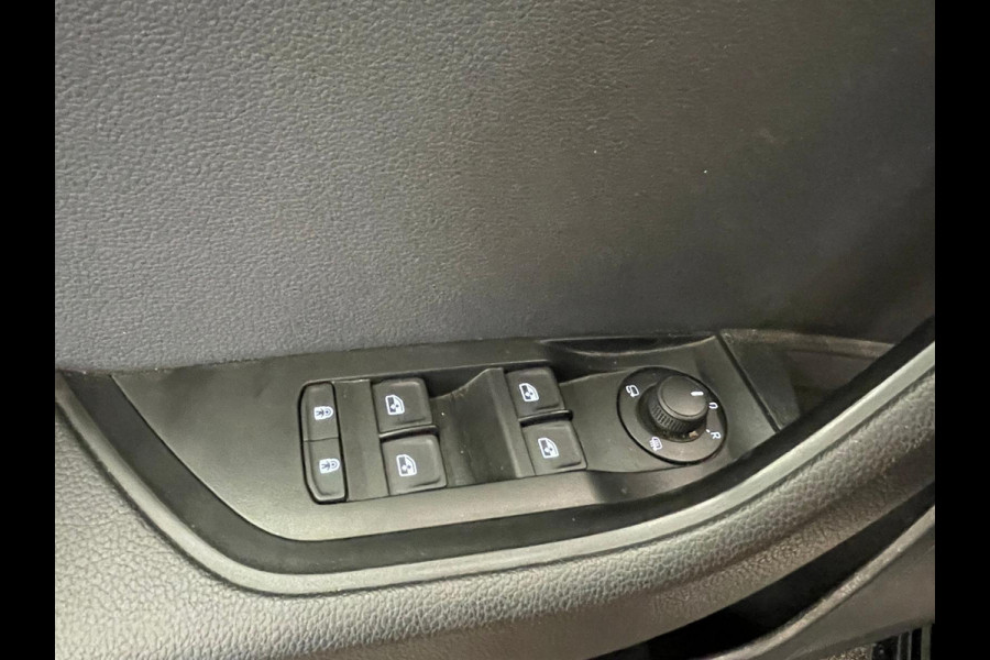 Škoda Superb Combi 1.4 TSI iV Business Edition PHEV Automaat Navigatie Stoelverwarming Voor en Achter Draadloze Telefoonlader Stuurverwarming Cruise Control Elektrisch Verstelbare Stoelen Apple CarPlay